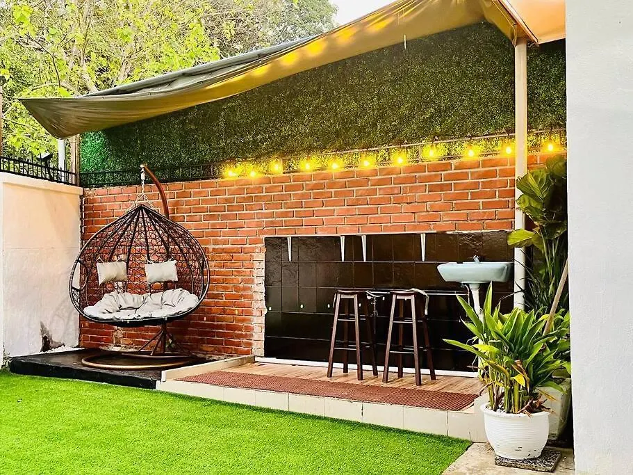 Luxury Private Pool Villa + Riverview Bbq Patio! George Town 0*,  Malesia
