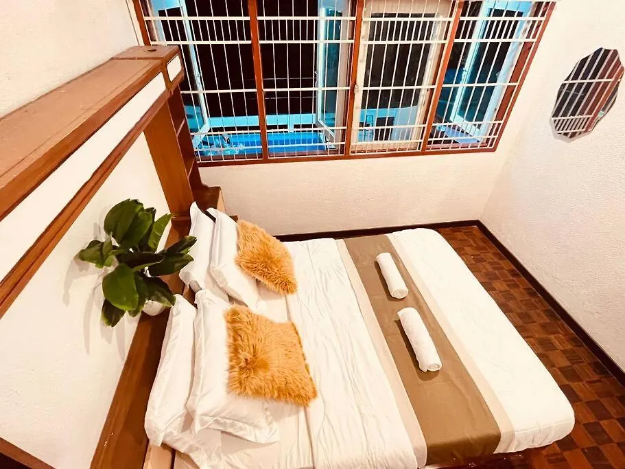 Luxury Private Pool Villa + Riverview Bbq Patio! George Town