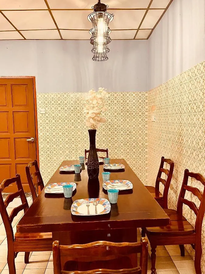 Luxury Private Pool Villa + Riverview Bbq Patio! George Town