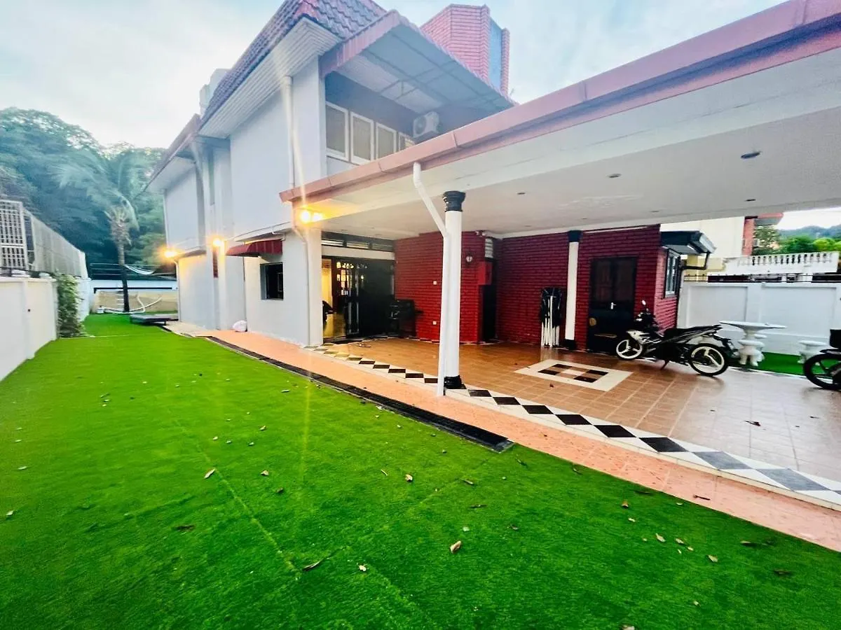 Luxury Private Pool Villa + Riverview Bbq Patio! George Town