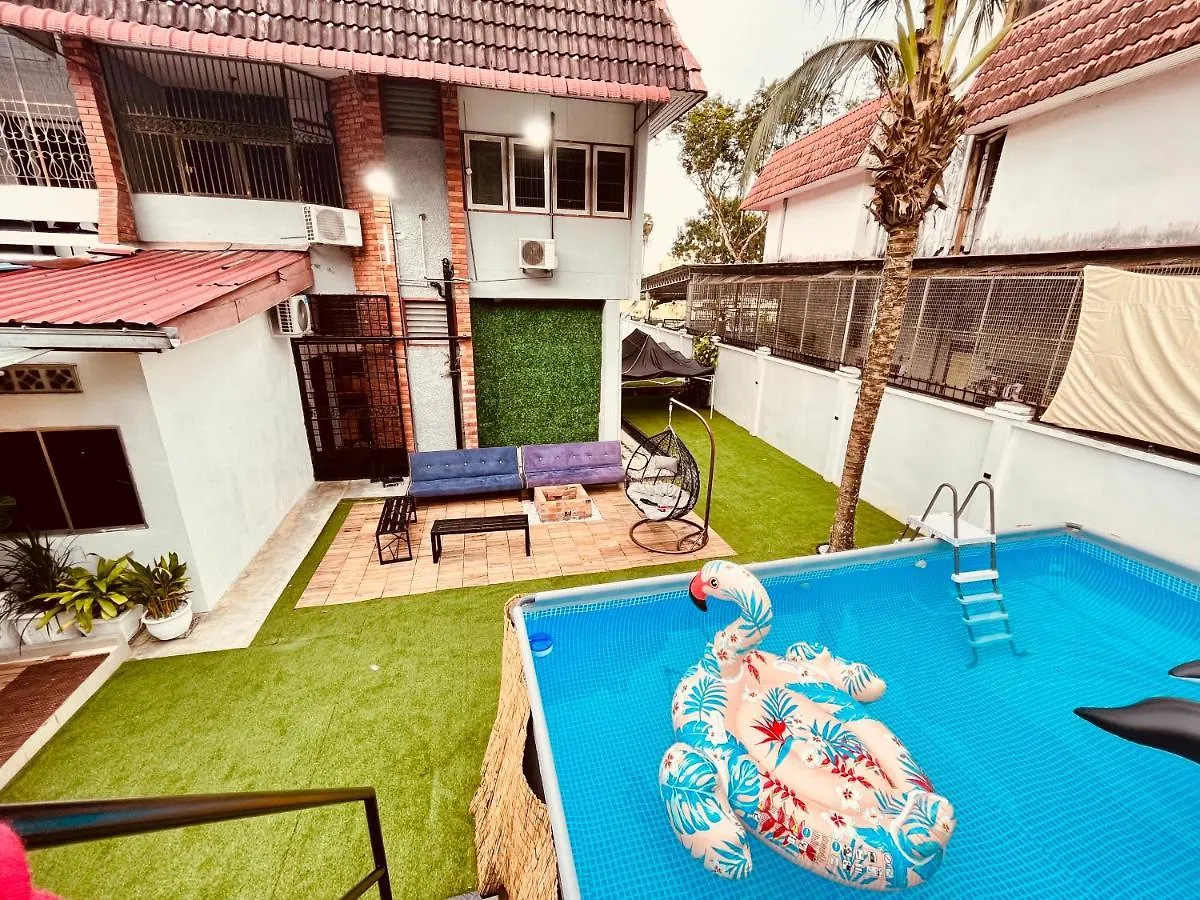 Luxury Private Pool Villa + Riverview Bbq Patio! George Town 0*,  Malesia